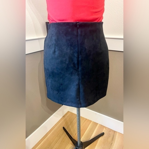 Black Faux Suede Mini Skirt Fringe Size Medium Cowgirl Western Career Clubbing - Picture 5 of 12